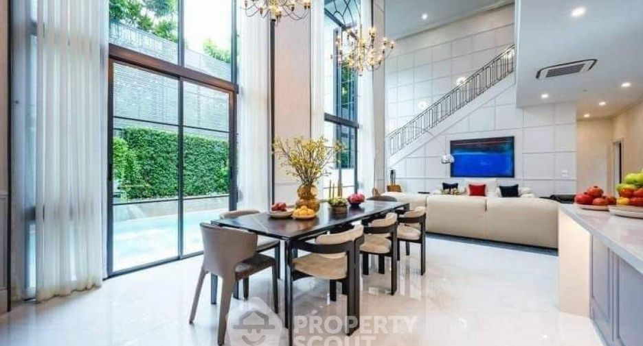 For sale 4 bedrooms house in Bang Kapi, Bangkok