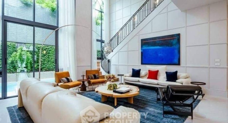 For sale 4 bedrooms house in Bang Kapi, Bangkok