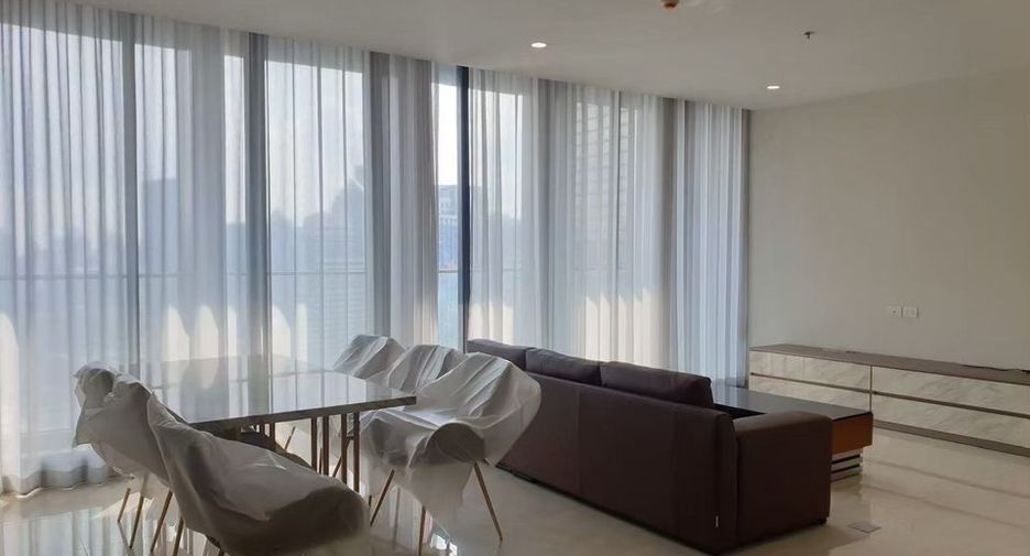 For rent 3 bedrooms condo in Pathum Wan, Bangkok