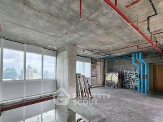 For sale 4 bedrooms condo in Khlong Toei, Bangkok