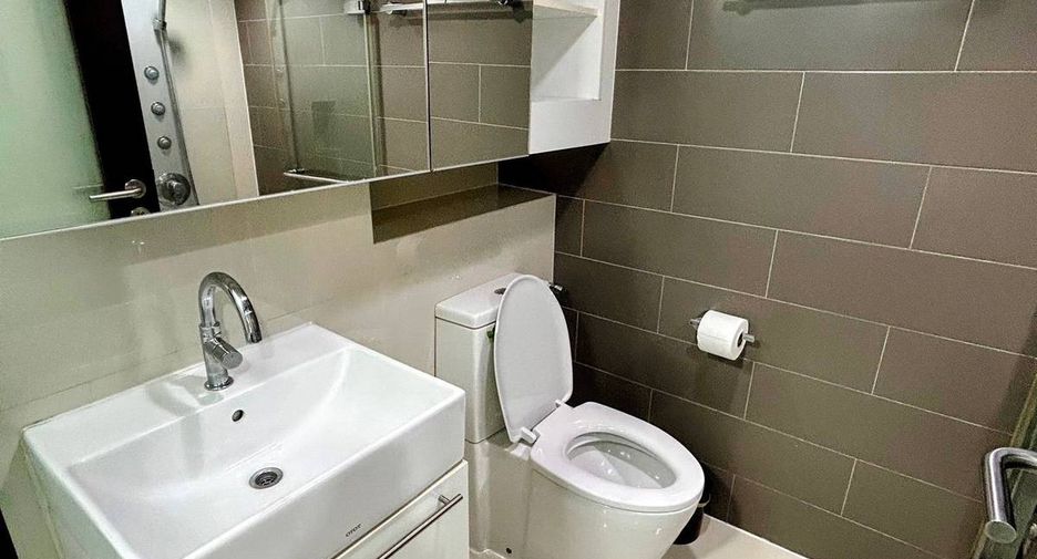 For sale 1 bed condo in Khlong Toei, Bangkok