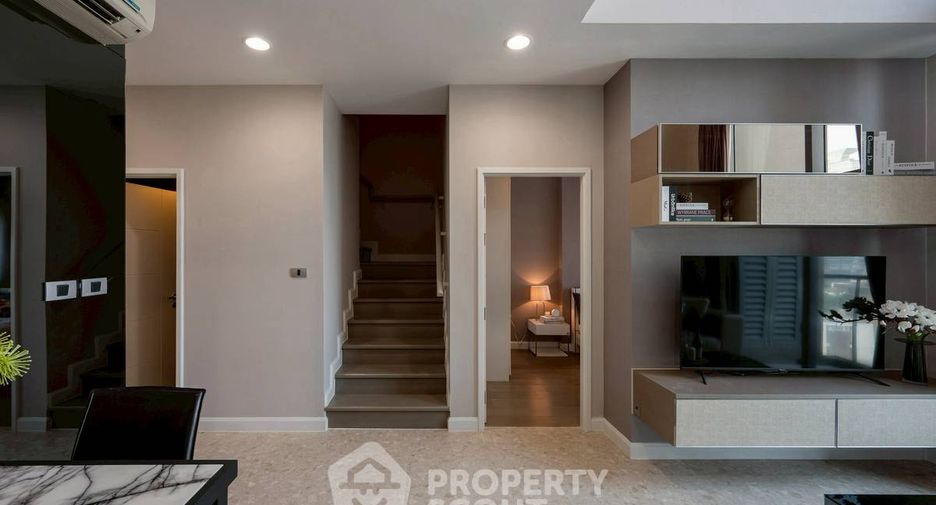 For sale 2 bedrooms condo in Khlong Toei, Bangkok