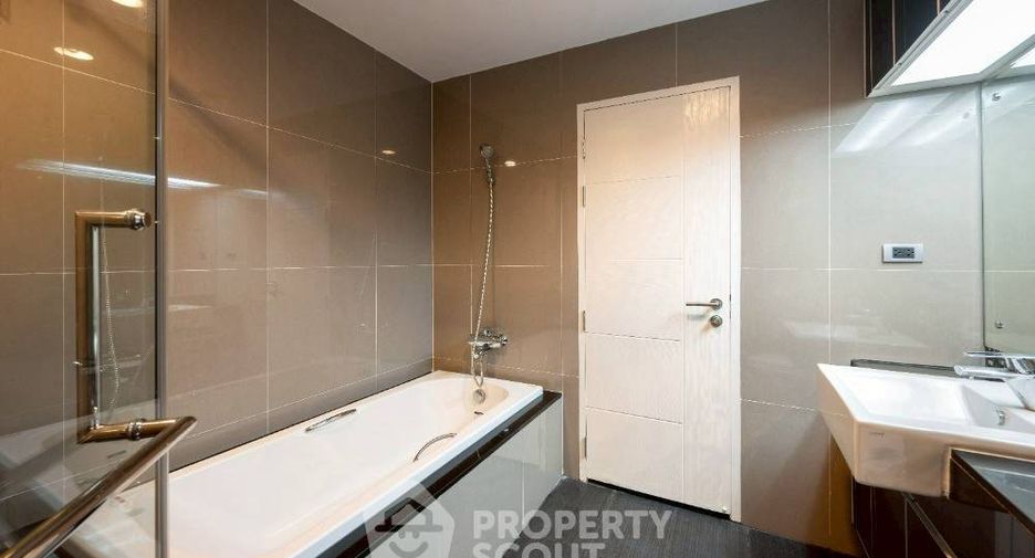 For sale 2 bedrooms condo in Khlong Toei, Bangkok