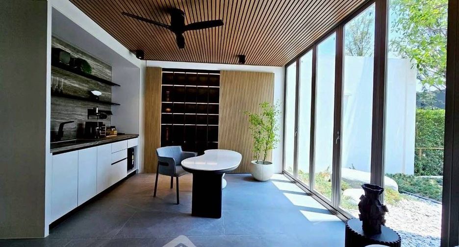 For rent and for sale 4 bedrooms house in Saphan Sung, Bangkok