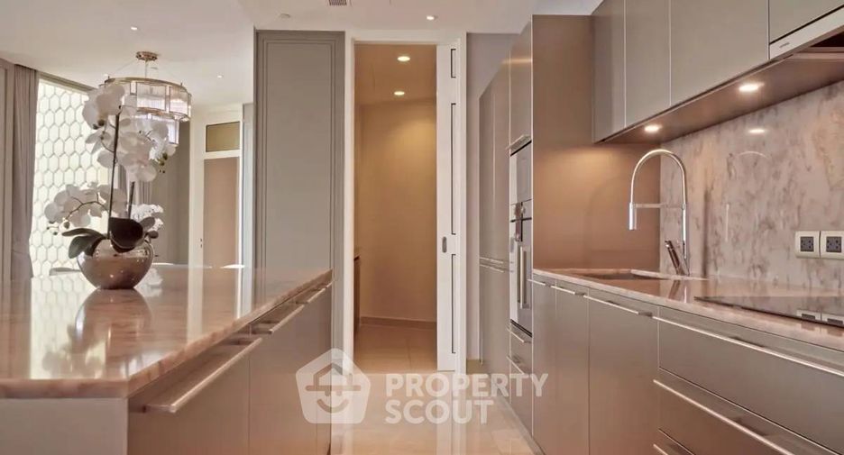 For sale 6 bedrooms condo in Khlong San, Bangkok