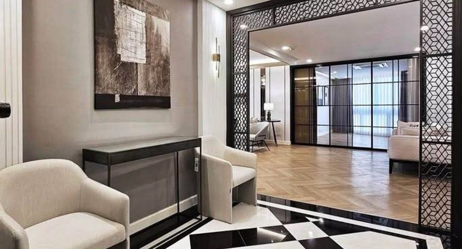 For sale 4 bedrooms condo in Khlong Toei, Bangkok