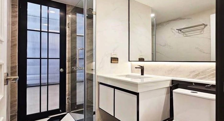 For sale 4 bedrooms condo in Khlong Toei, Bangkok