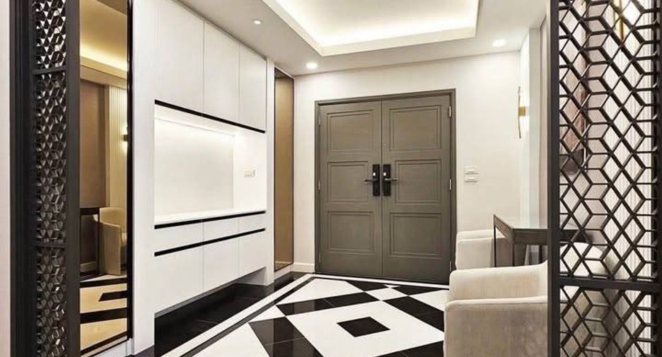 For sale 4 bedrooms condo in Khlong Toei, Bangkok