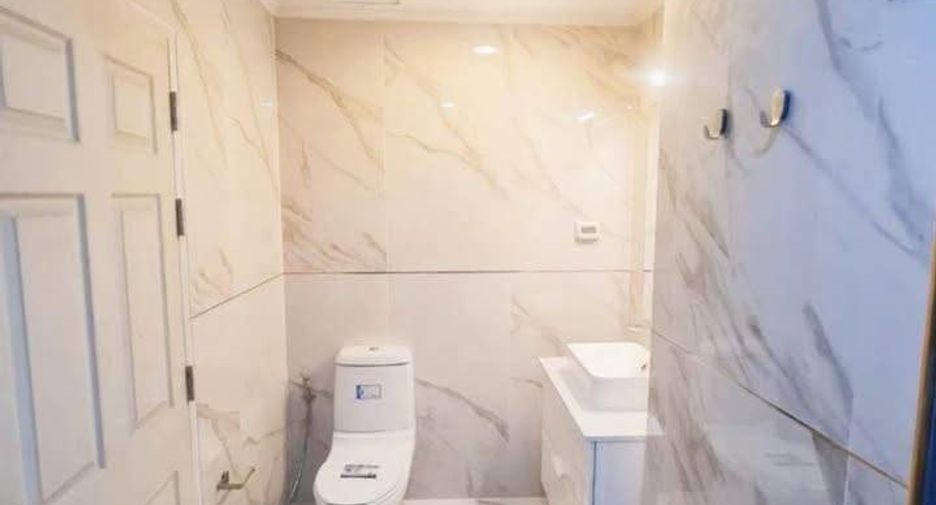 For sale 2 bedrooms condo in Huai Khwang, Bangkok