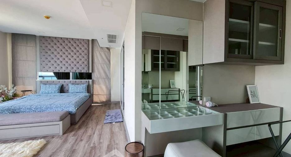 For sale 3 bedrooms condo in Jomtien, Pattaya