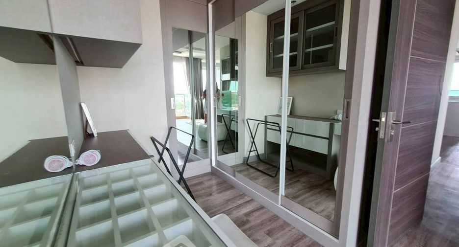 For sale 3 bedrooms condo in Jomtien, Pattaya