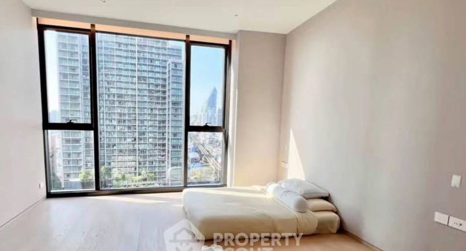 For sale 4 bedrooms condo in Khlong Toei, Bangkok