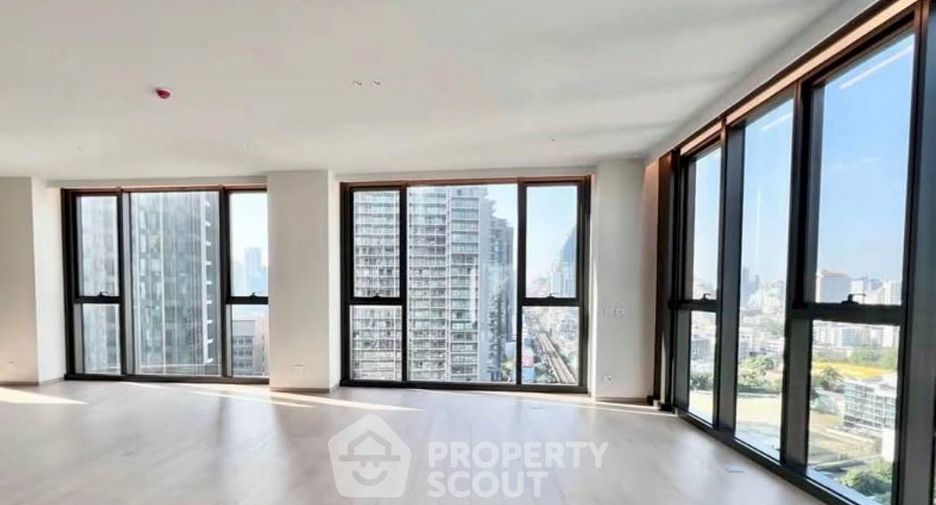 For sale 4 bedrooms condo in Khlong Toei, Bangkok