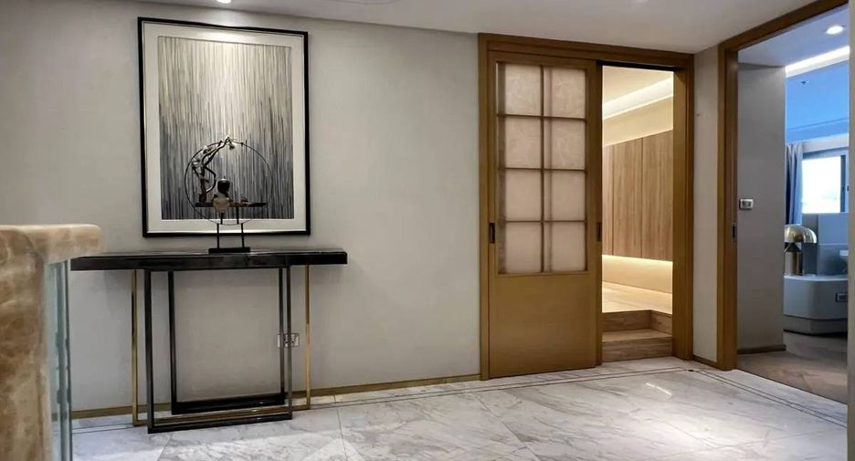 For sale 3 bedrooms condo in Khlong Toei, Bangkok