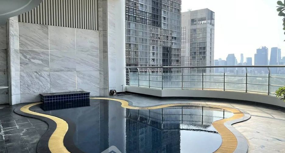 For sale 3 bedrooms condo in Khlong Toei, Bangkok