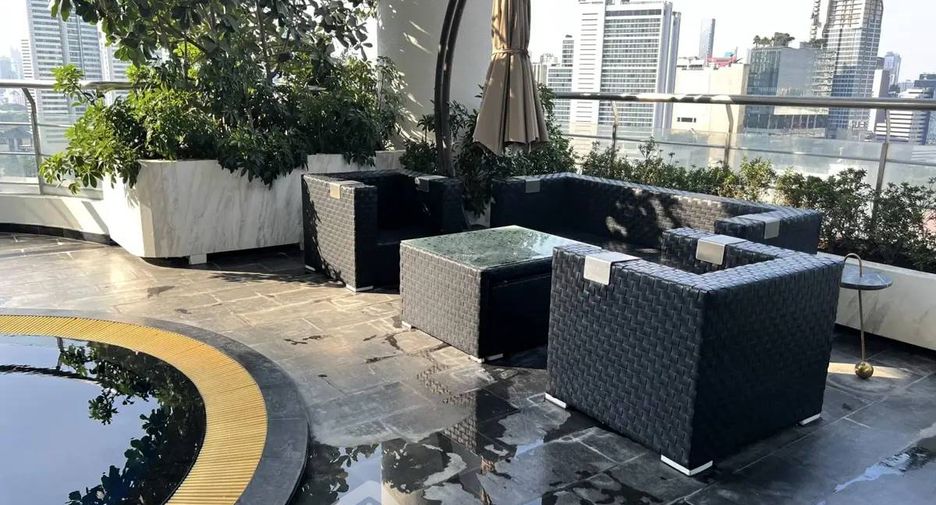 For sale 3 bedrooms condo in Khlong Toei, Bangkok