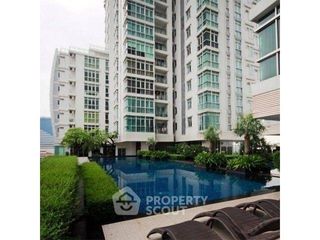 For sale 3 bedrooms condo in Khlong Toei, Bangkok