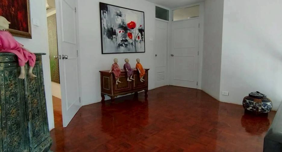 For sale 3 bedrooms condo in Jomtien, Pattaya
