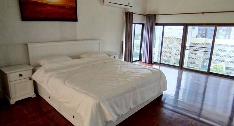 For sale 3 bedrooms condo in Jomtien, Pattaya