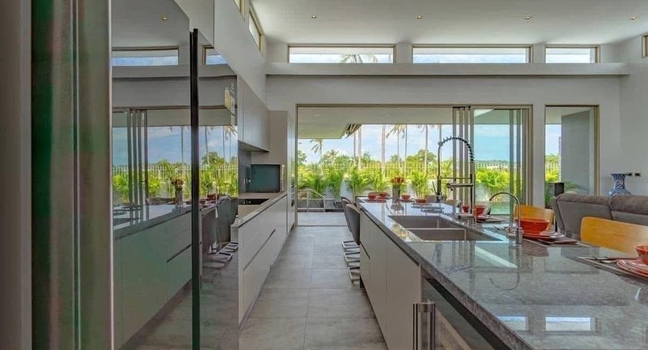 For sale 4 bedrooms villa in Mueang Phuket, Phuket