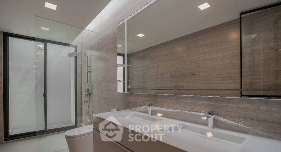 For sale 4 bedrooms house in Saphan Sung, Bangkok