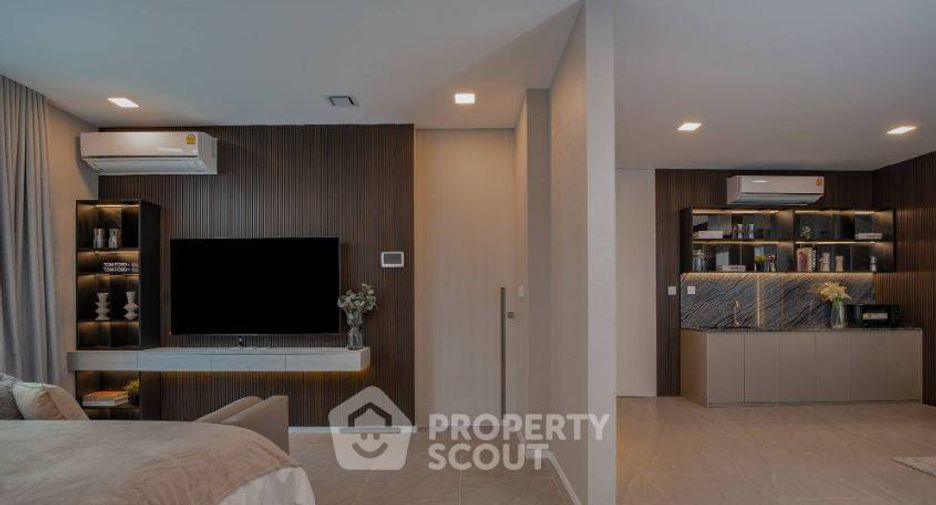 For sale 4 bedrooms house in Saphan Sung, Bangkok