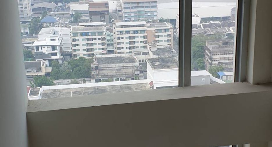 For sale 3 bedrooms condo in Yan Nawa, Bangkok