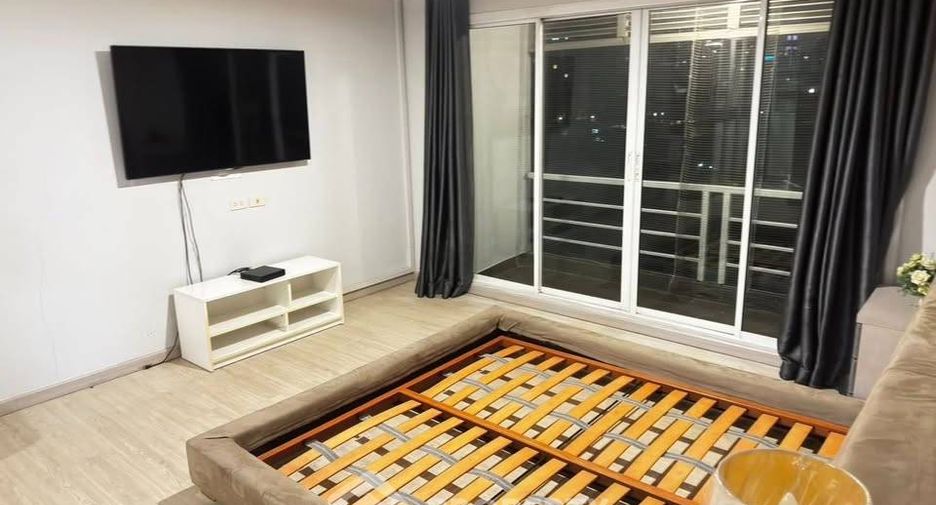 For sale 3 bedrooms condo in Watthana, Bangkok