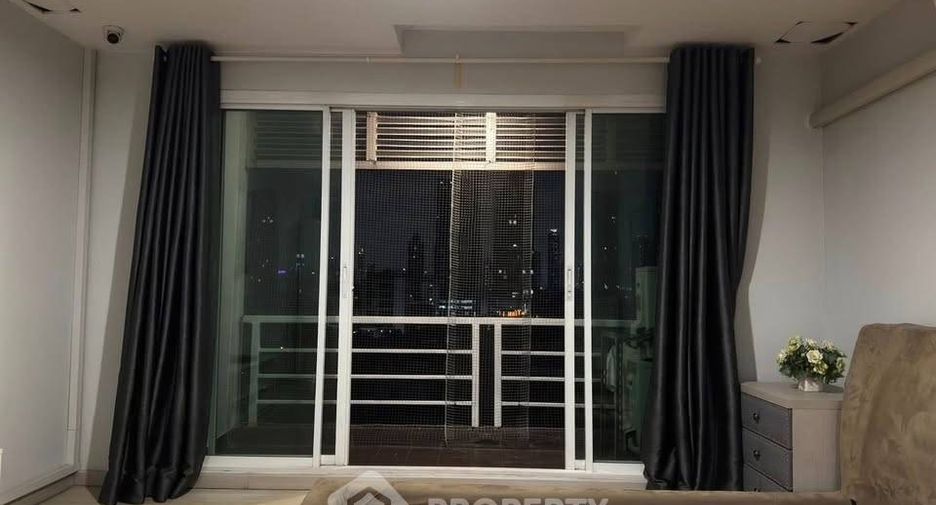 For sale 3 bedrooms condo in Watthana, Bangkok
