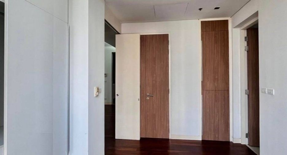 For sale 2 bedrooms condo in Watthana, Bangkok