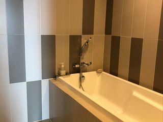 Condo en alquiler y en venta de 3 habitaciones en Khlong San, Bangkok