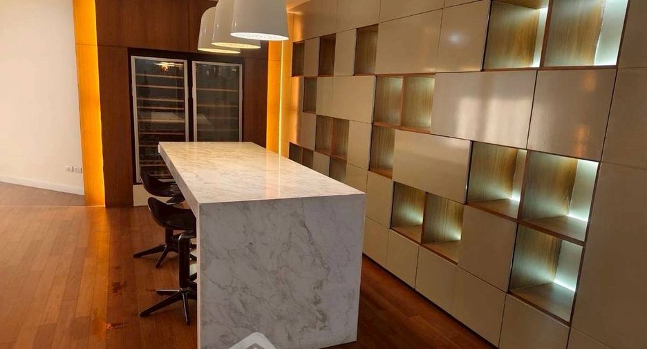For rent and for sale 6 bedrooms condo in Huai Khwang, Bangkok
