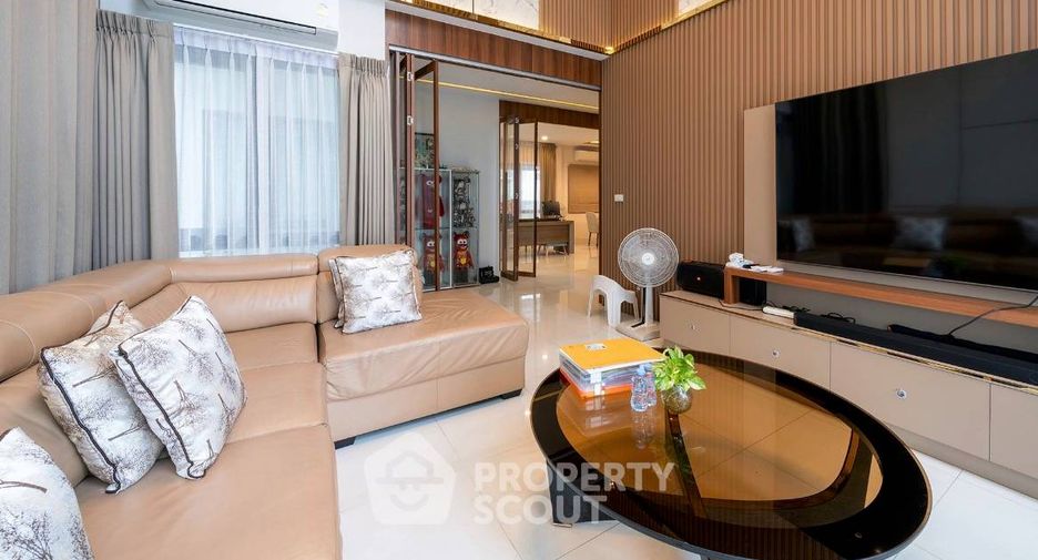For sale 4 bedrooms house in Taling Chan, Bangkok