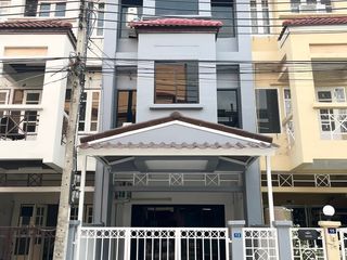 For rent 4 bedrooms townhouse in Bang Khen, Bangkok