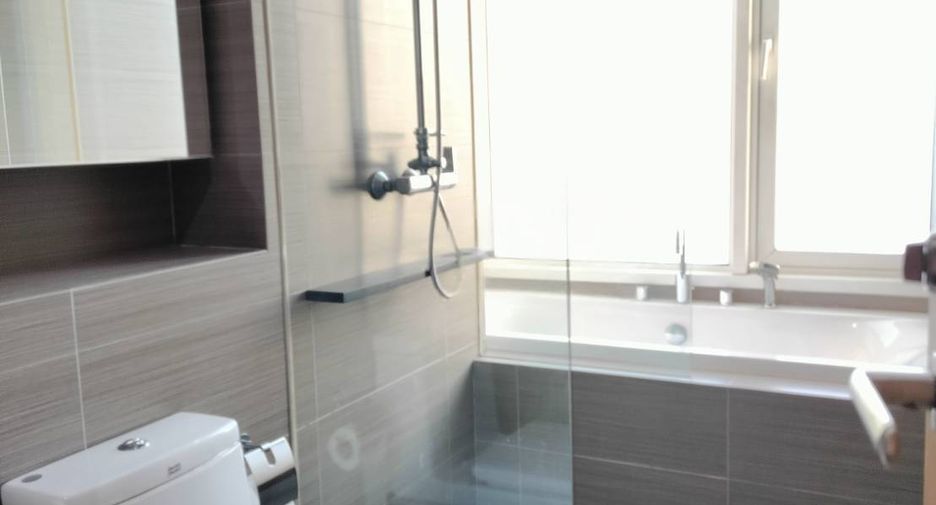 For sale 3 bedrooms condo in Khlong Toei, Bangkok