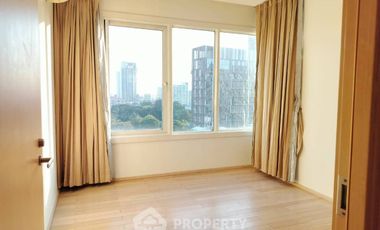 For sale 3 bedrooms condo in Khlong Toei, Bangkok