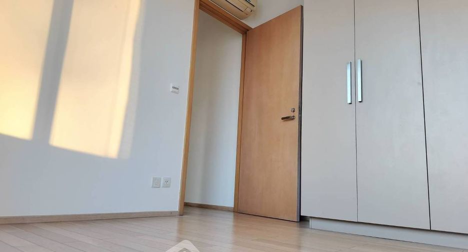 For sale 3 bedrooms condo in Khlong Toei, Bangkok