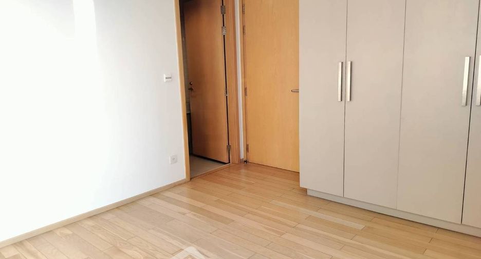 For sale 3 bedrooms condo in Khlong Toei, Bangkok