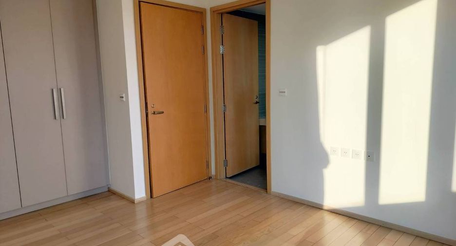 For sale 3 bedrooms condo in Khlong Toei, Bangkok