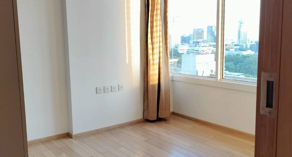 For sale 3 bedrooms condo in Khlong Toei, Bangkok