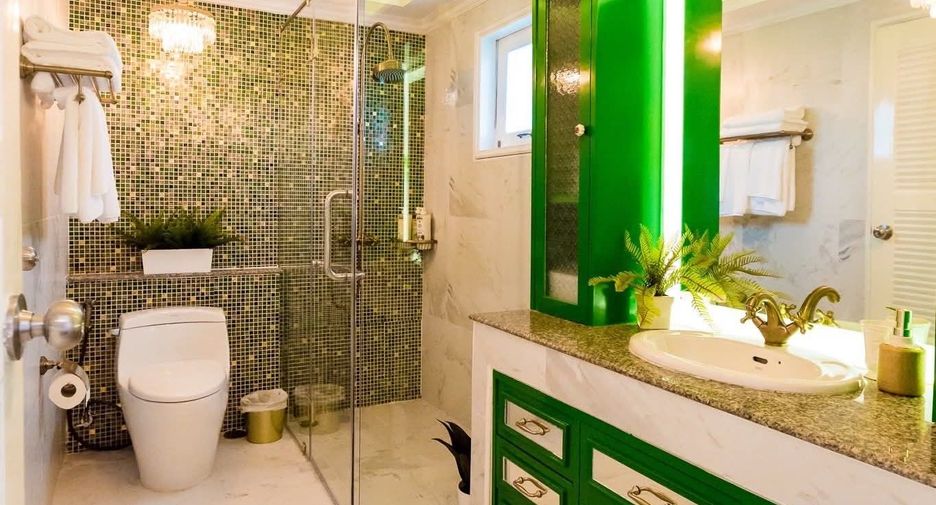 For rent 4 bedrooms townhouse in Lat Phrao, Bangkok