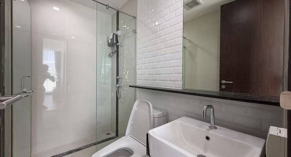 For rent 2 bedrooms condo in Pathum Wan, Bangkok