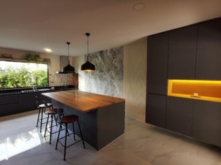 Casa en alquiler de 6 habitaciones en Bang Phli, Samut Prakan