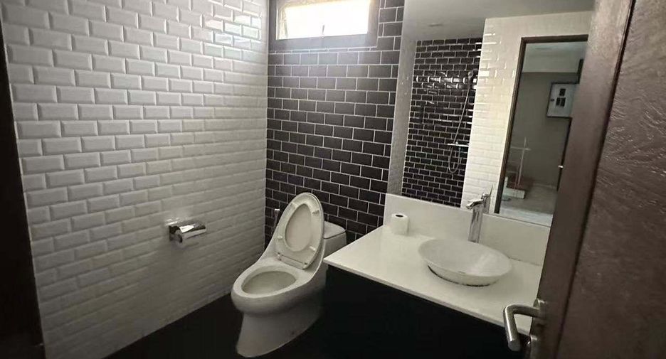 Аренда 3 спальни дом в Лат Крабанг, Бангкок