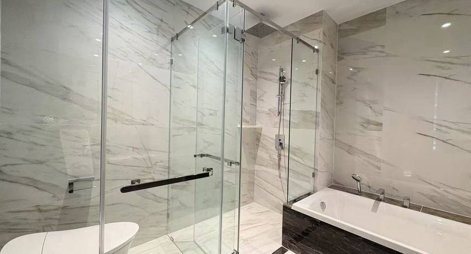 For rent 3 bedrooms condo in Sathon, Bangkok