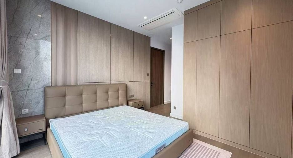 For rent 3 bedrooms condo in Sathon, Bangkok