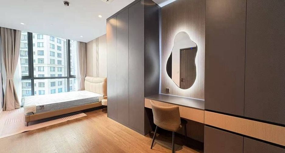 For rent 3 bedrooms condo in Sathon, Bangkok