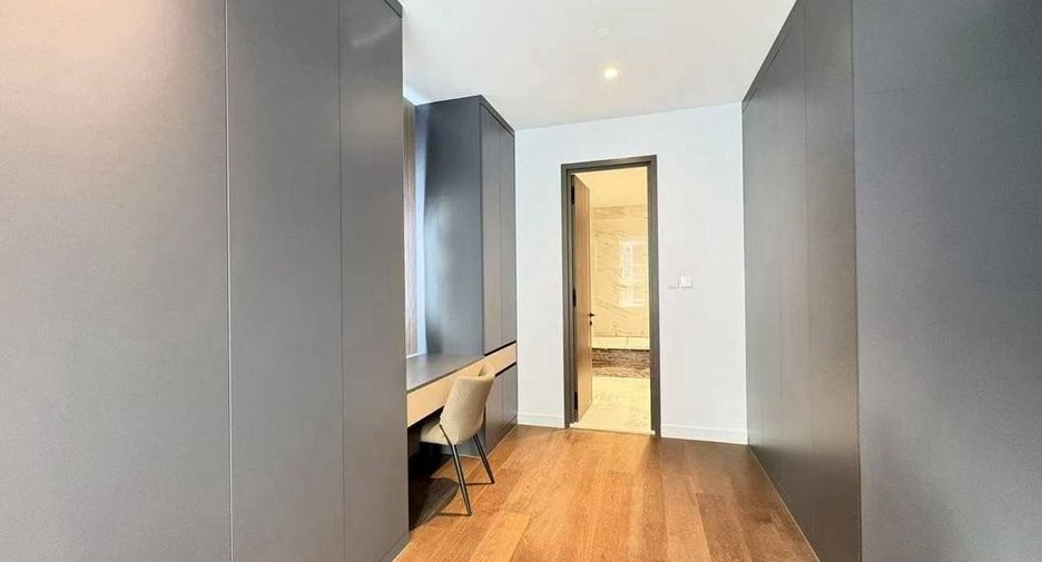 For rent 3 bedrooms condo in Sathon, Bangkok