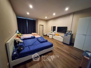 For rent and for sale 3 bedrooms townhouse in Phra Khanong, Bangkok