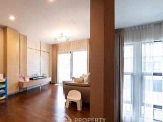 For sale 4 bedrooms house in Taling Chan, Bangkok